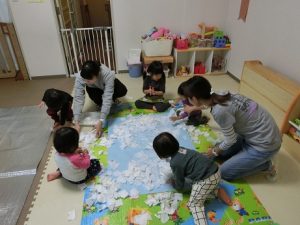 室内で制作